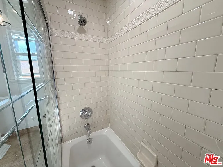 204 S Reeves Dr #204 — Photo 7