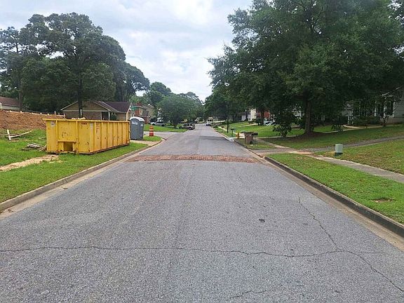 Exterior Neighborhood (street photo)