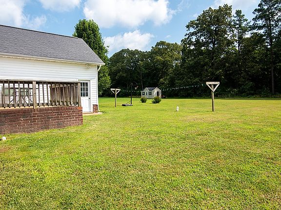 5th image of 326 Pond Dr