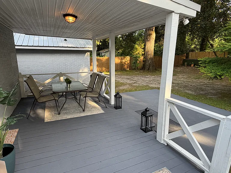 Deck with Outdoor Dining