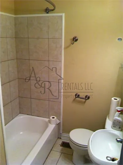 305 E Hudson St — Photo 3
