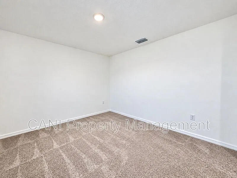 5 bed, 3.0 bath, 3246 sqft, $2,700 — Photo 3