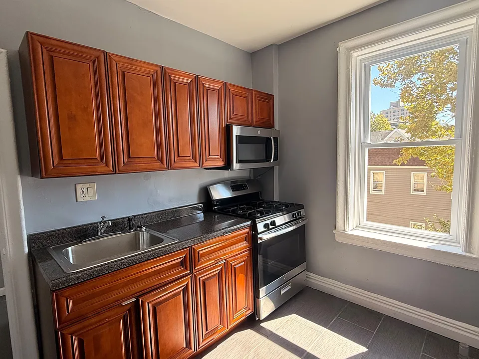 141 Duncan Ave #14E