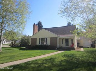 7 S California Ave, Morris, MN 56267