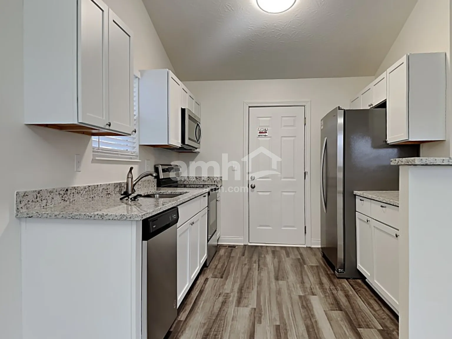 3 bed, 2.5 bath, 2396 sqft, $2,470 — Photo 3