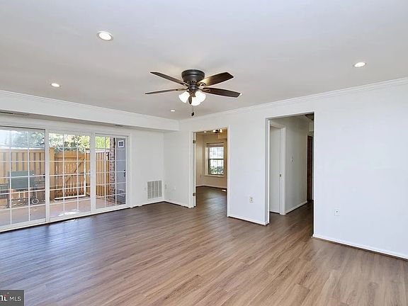 2nd image of 1952 Kennedy Dr APT T3