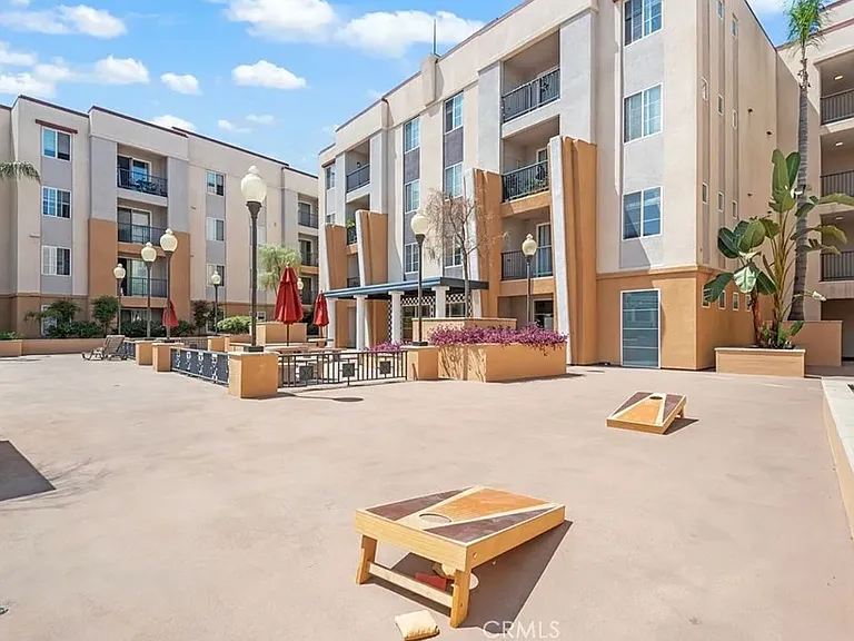 360 W Avenue 26 — Photo 5