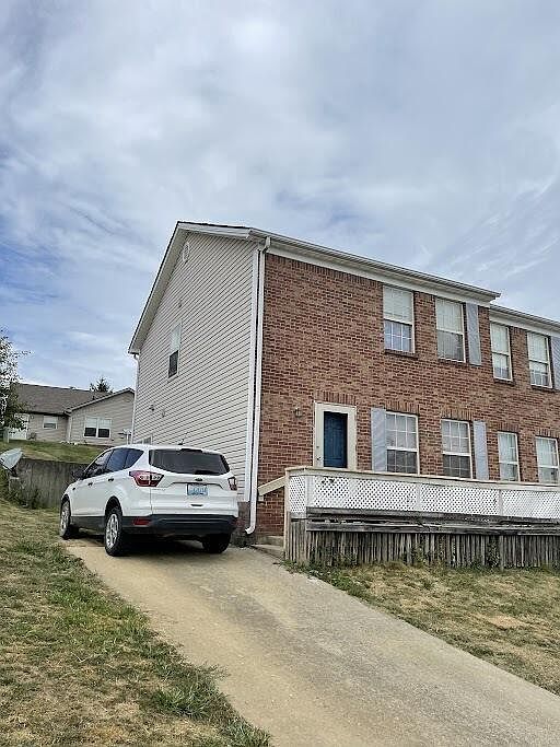 2nd image of 2557 Mackenzie Ln