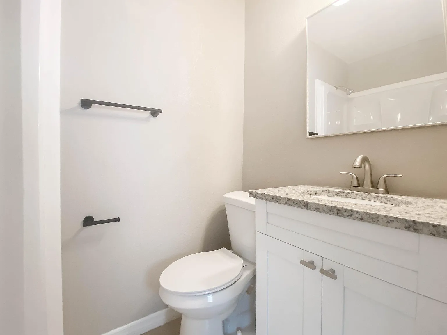 2313 W Cordelia St — Photo 2