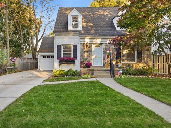 2406 Elmhurst Ave, Royal Oak, MI 48073