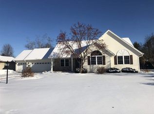 1940 Red Oak Dr, Plover, WI 54467