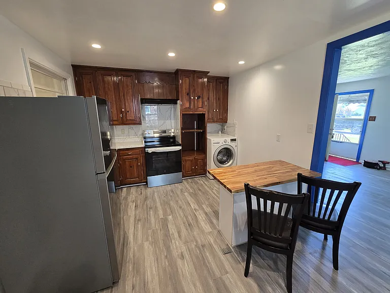 2312 Reed Rd — Photo 8