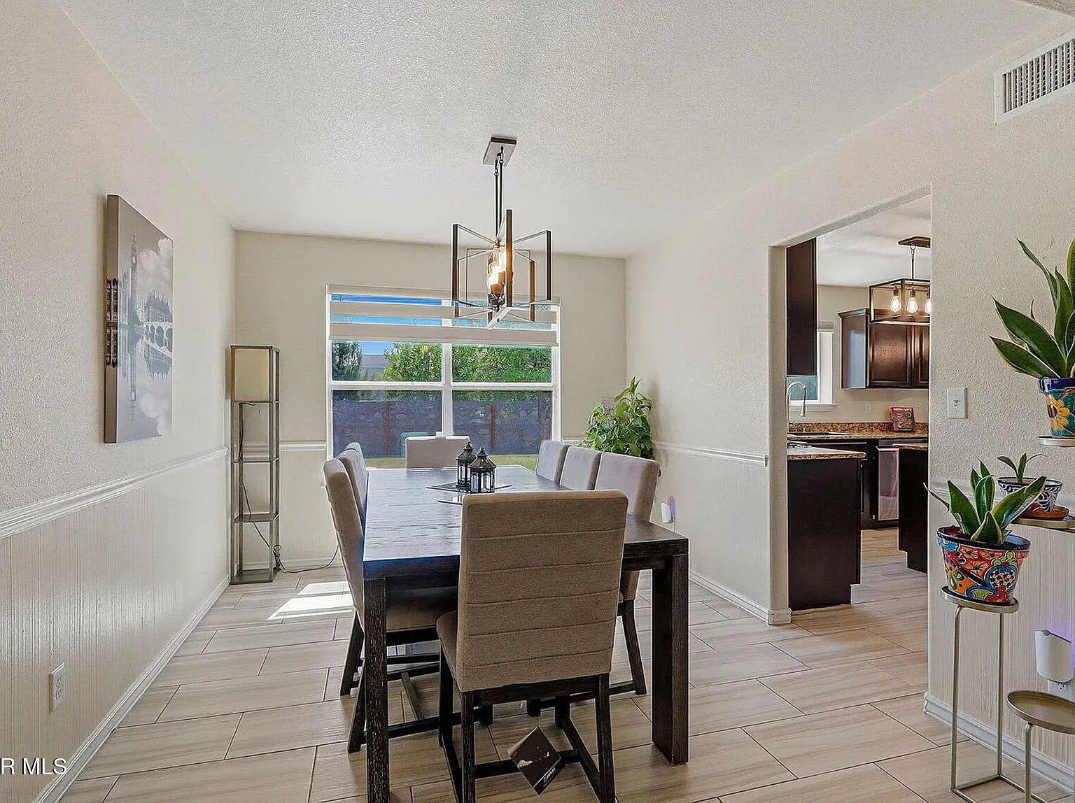 4 bed, 2.5 bath, 2023 sqft, $2,900 — Photo 4