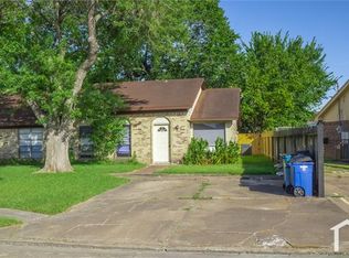 615 Cole St, Webster, TX 77598