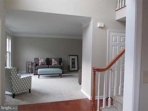 3rd image of 472 Greenwood Dr