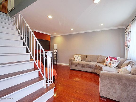 5th image of 113 Morani St Floor 1