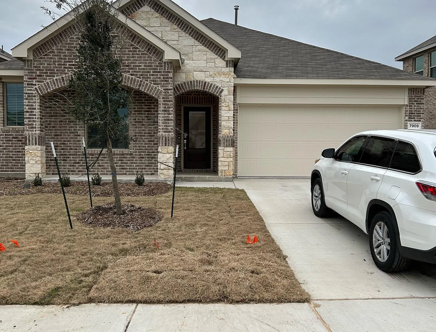 4 bed, 2010 sqft, $2,495 — Photo 1