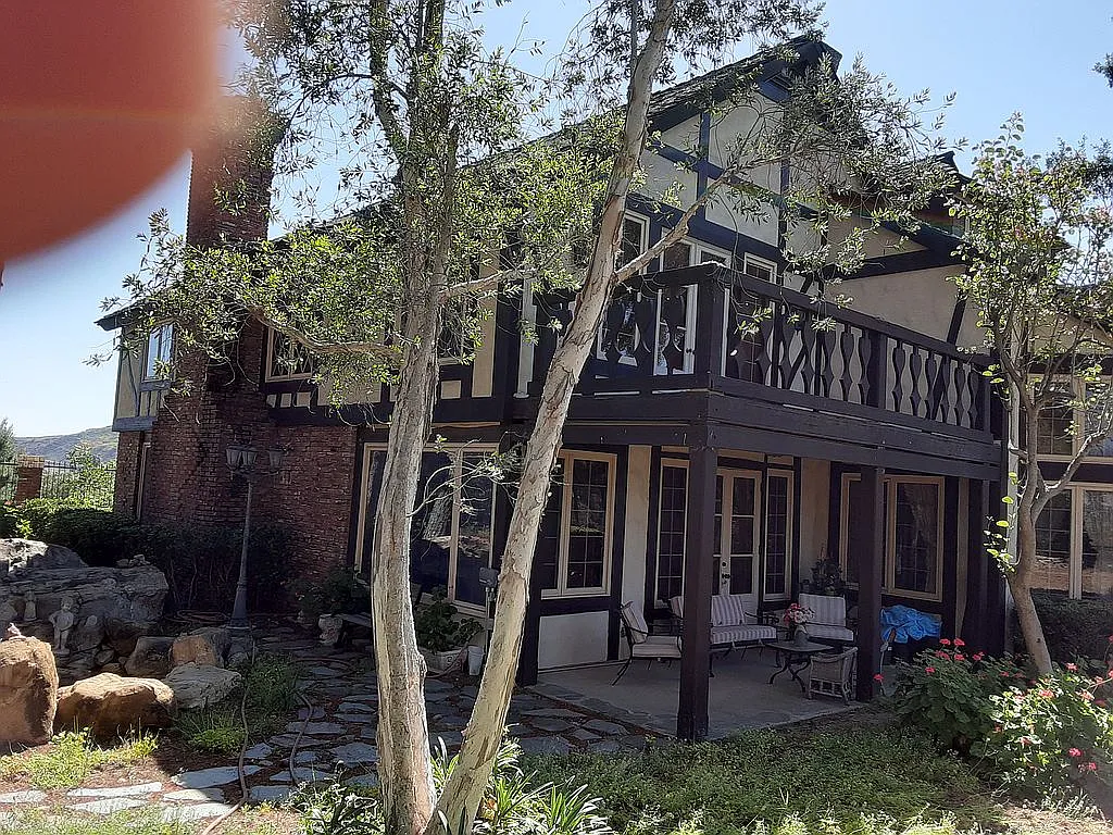 930 Meads Ave photo 1