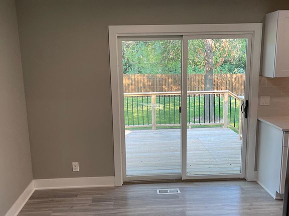 Kitchen Dining Area