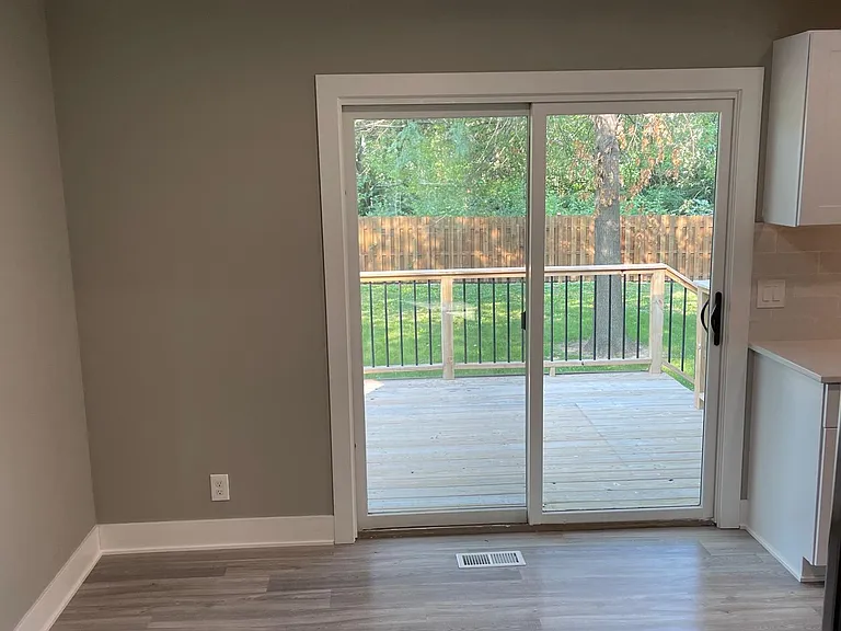 Kitchen Dining Area