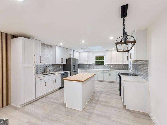 4th image of 2715 Ellen Way