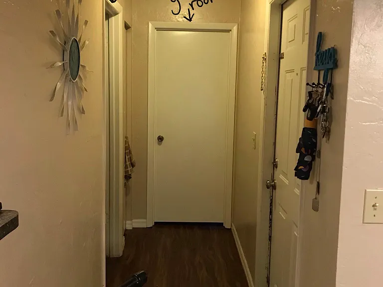 4705 SW 69th Ter — Photo 1