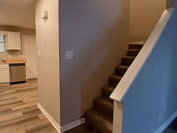 4th image of 108 Kingsbury Ct APT B