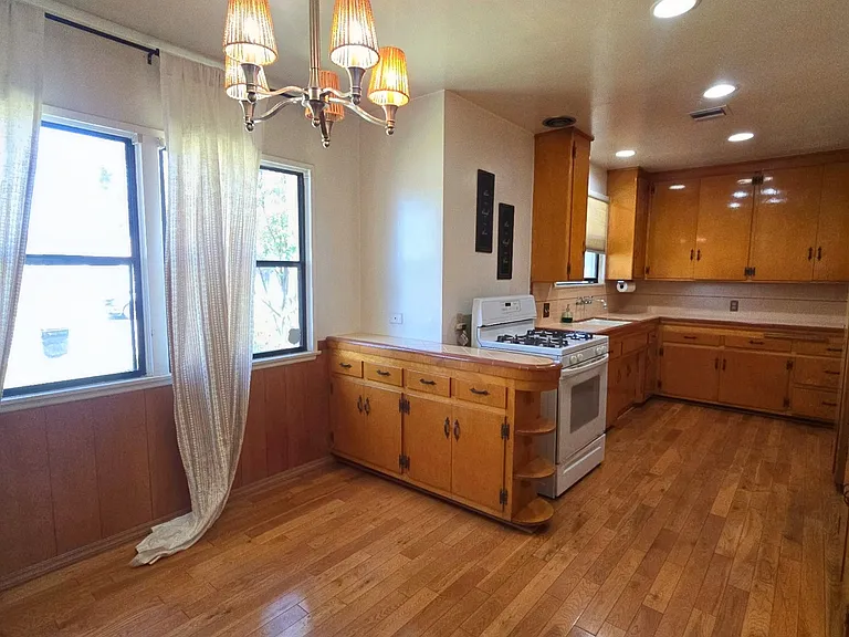 726 N Foxdale Ave — Photo 5