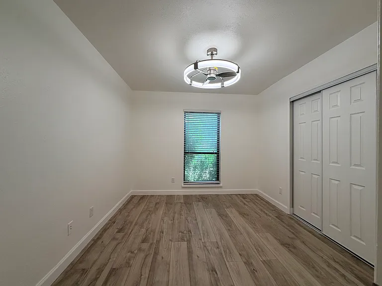 9110 Millwood Dr — Photo 10