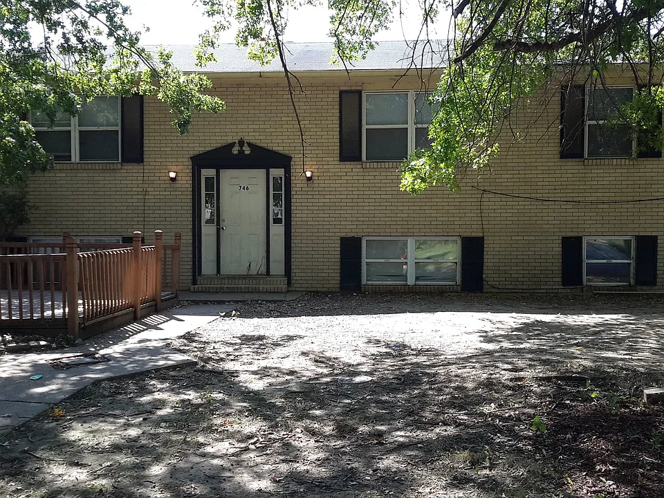 746 Demaret Dr