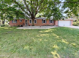 1009 Village Dr, Bowling Green, OH 43402