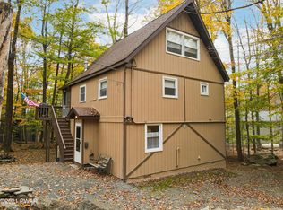 1034 Canary Ln, Lake Ariel, PA 18436
