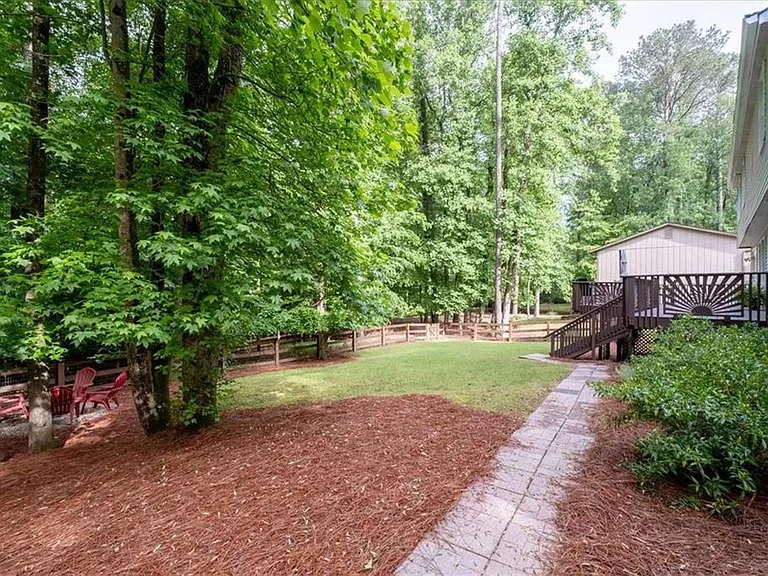 9470 Hillside Dr — Photo 35