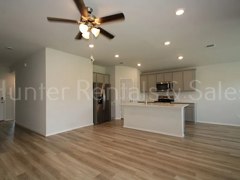 7007 Gilbert Dr — Photo 5