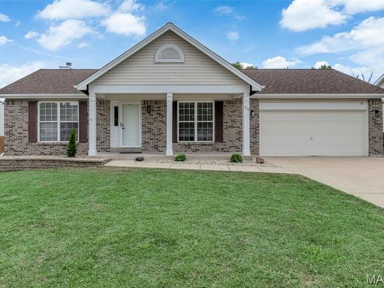 110 Keystone Crossing Dr, O'Fallon, MO 63368