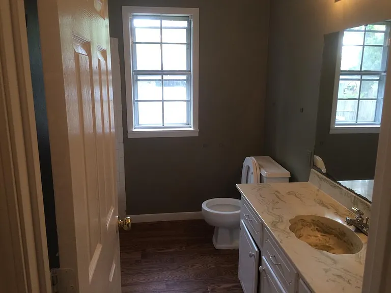 1703 Delano St — Photo 14