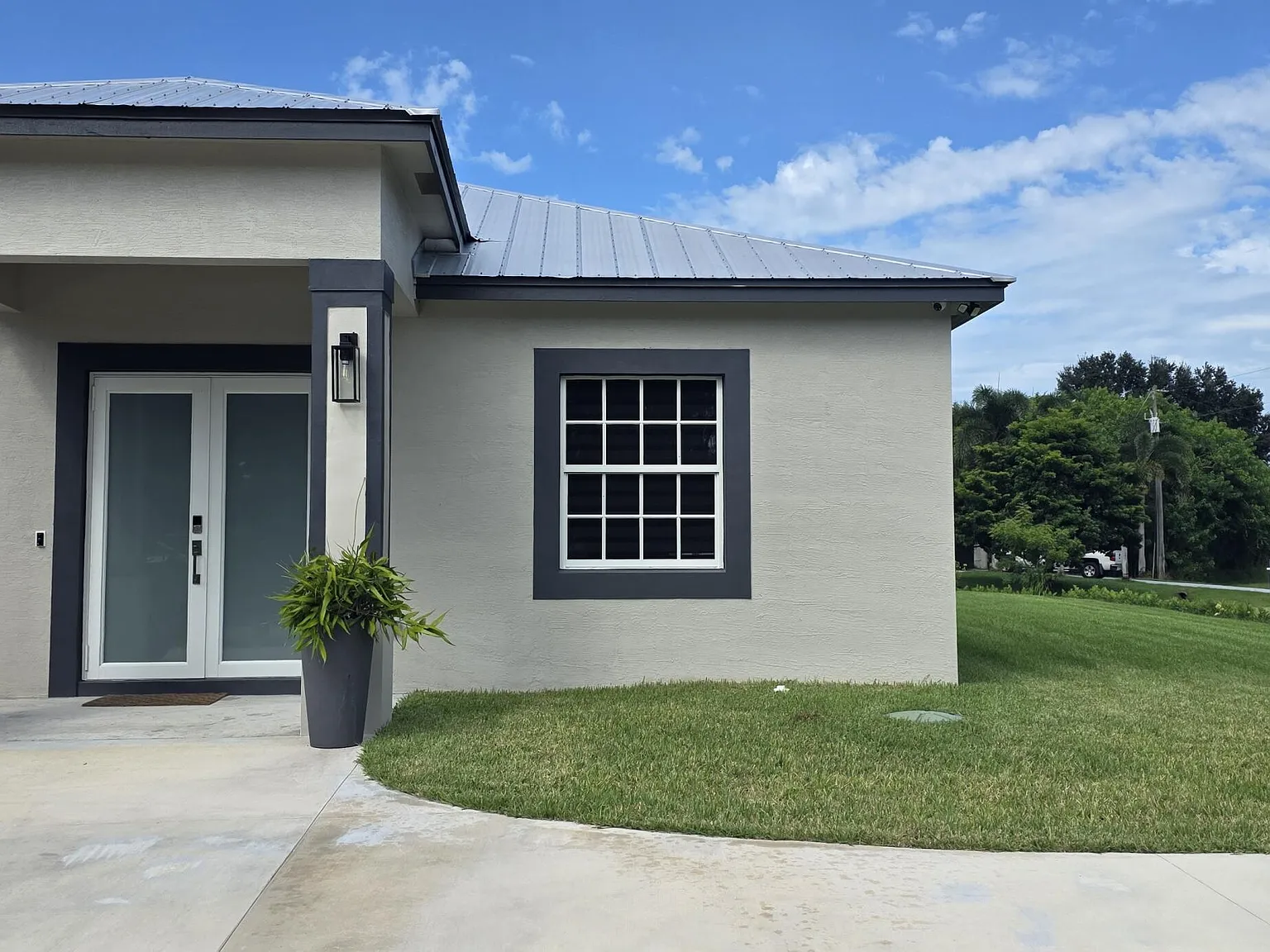 4 bed, 4.0 bath, 2293 sqft, $4,200 — Photo 2