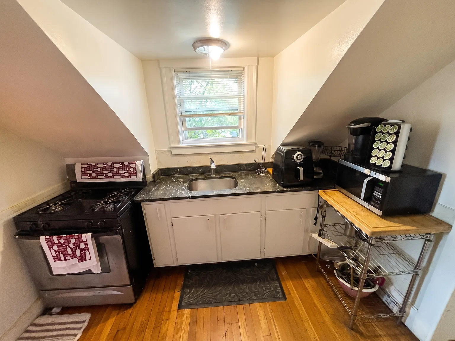 2 bed, 800 sqft, $2,600 — Photo 3