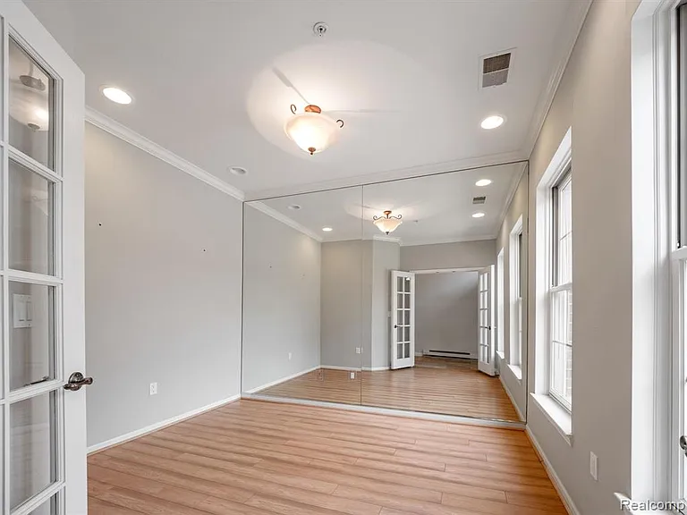 502 Graten St — Photo 23
