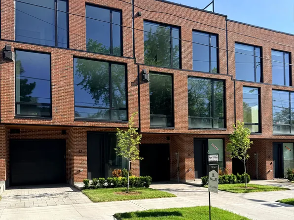 32 Evergreen Gdns, Toronto, ON M4G 1C5