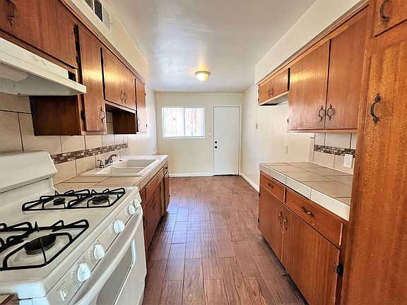 5th image of 4324 Columbus St #4334
