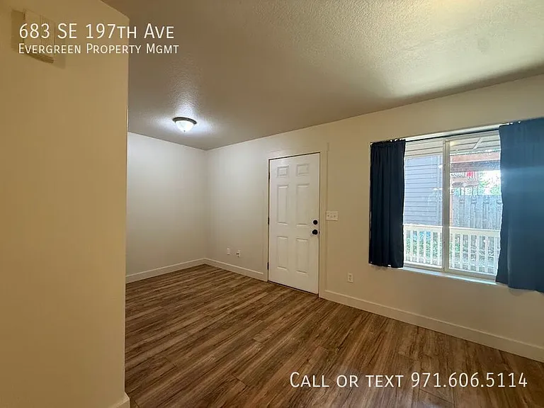 683 SE 197th Ave — Photo 9