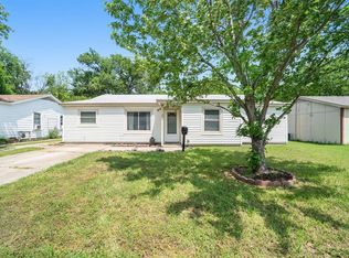 340 NW King St, Burleson, TX 76028