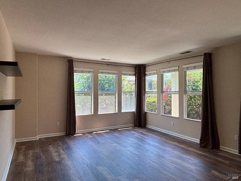 520 Arlington Dr — Photo 17