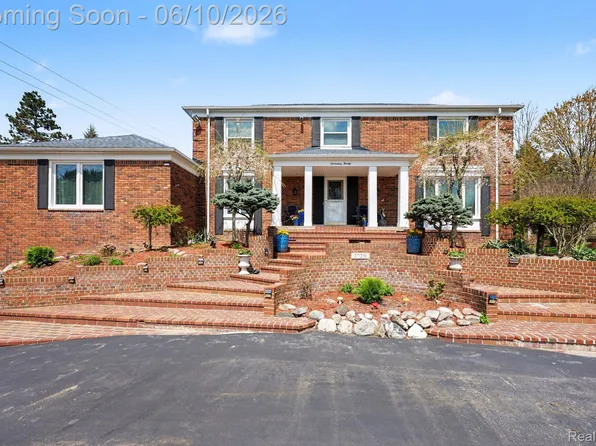 1720 Cedar Shake Dr, Bloomfield Hills, MI 48302