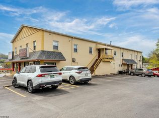 874 Fairmont Rd APT I, Westover, WV 26501