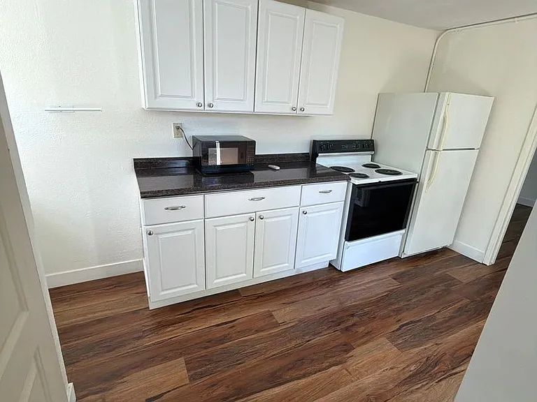 3117 Freeport Blvd — Photo 1