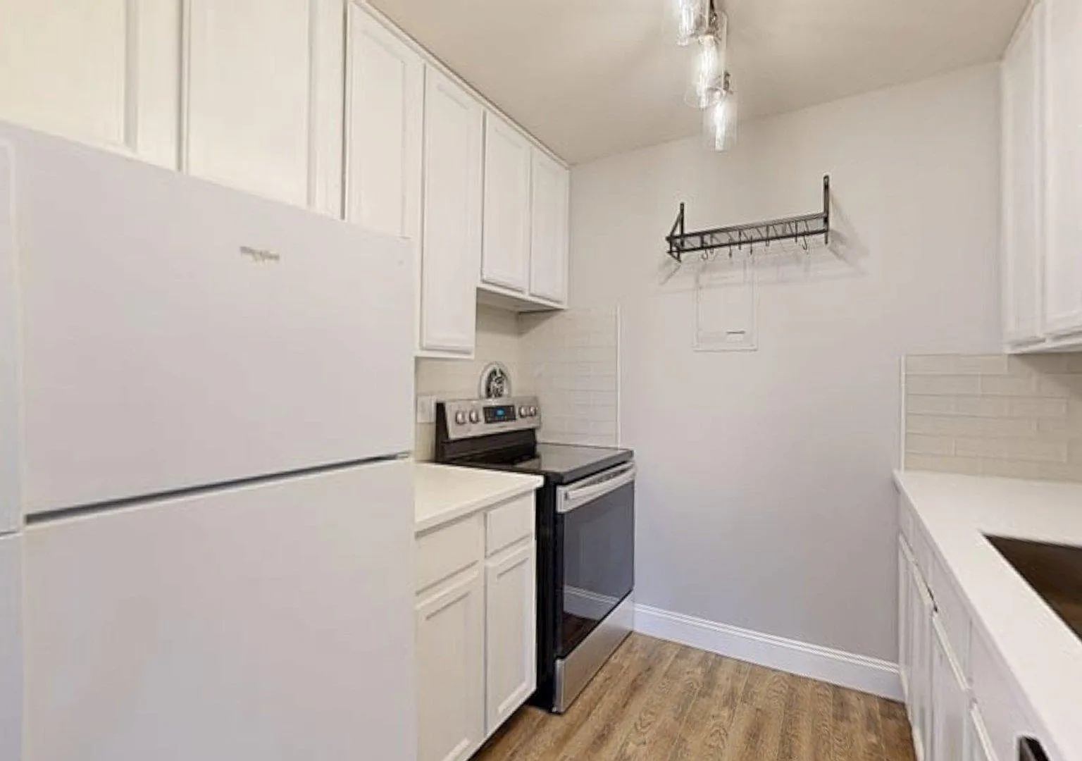 2 bed, 1.0 bath, 923 sqft, $1,600 — Photo 4