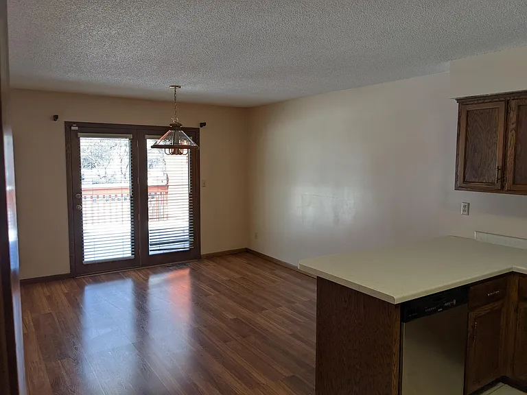 2300 Amberwood Dr — Photo 17
