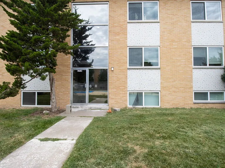 1718 E Broadway — Photo 12